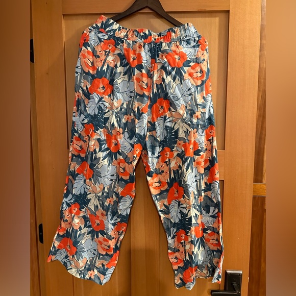 Linen Crop Pants by C&C California - Picture 2 of 4